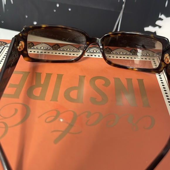 Salvatore Ferragamo Luxury Tortoiseshell Sunglasses - Picture 7 of 8